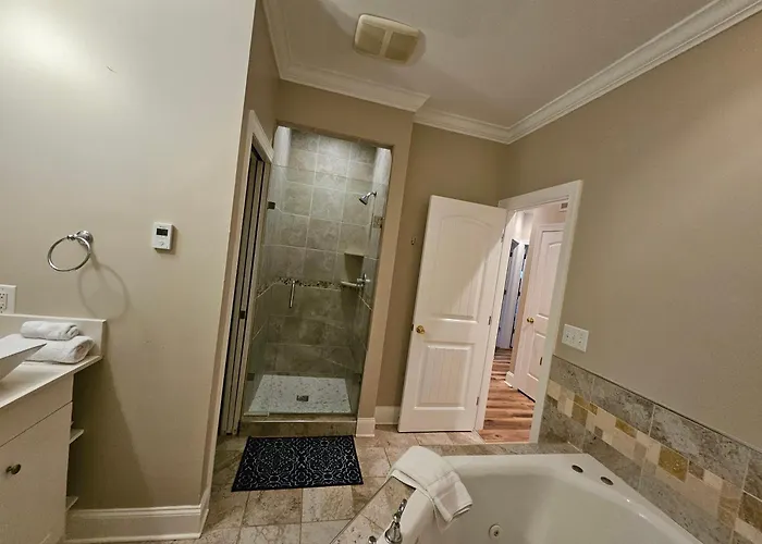 Holiday home Heated Pool L Indoor Jacuzzi Tubs I Arcade L Outdoor Hot Tub Winston-Salem