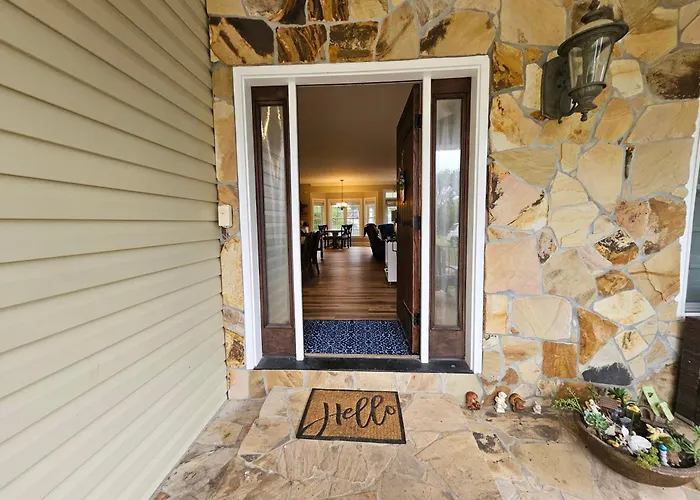Heated Pool L Indoor Jacuzzi Tubs I Arcade L Outdoor Hot Tub Holiday home Winston-Salem