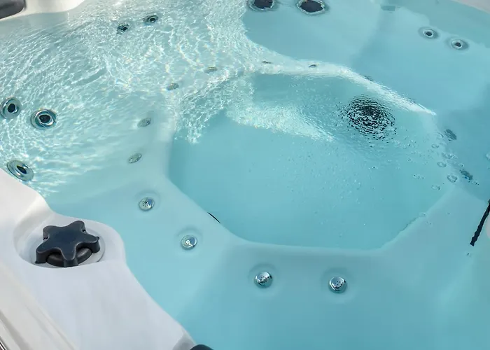 Heated Pool L Indoor Jacuzzi Tubs I Arcade L Outdoor Hot Tub Holiday home *