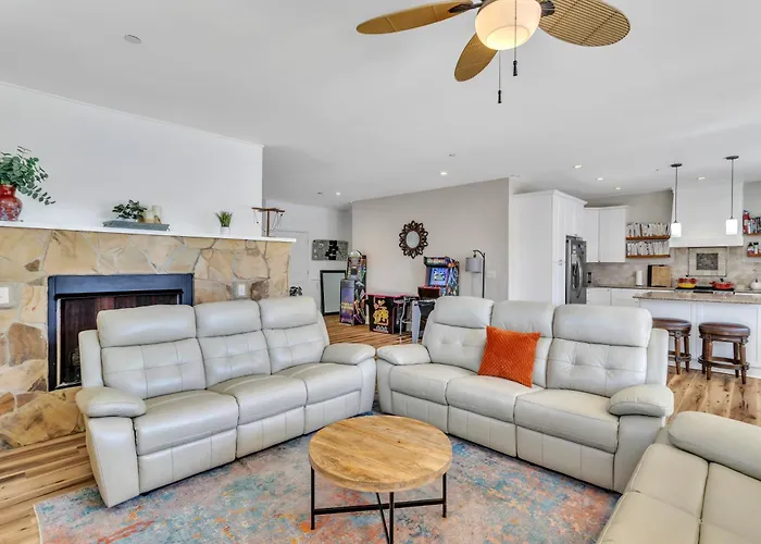 Heated Pool L Indoor Jacuzzi Tubs I Arcade L Outdoor Hot Tub *